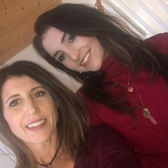 Meet your Poshers, Kim & Erika , and Rex - Picture 5 of 6